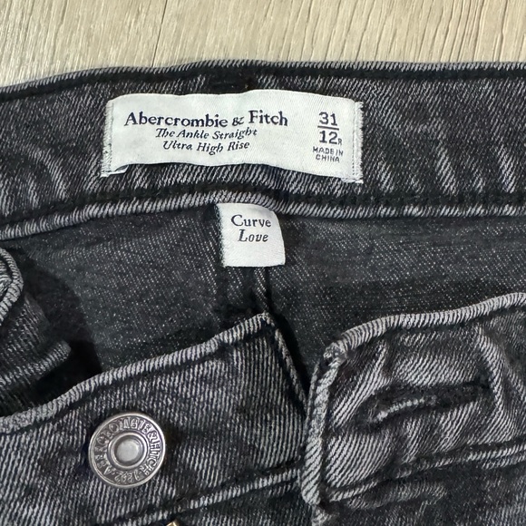 Abercrombie & Fitch Curve Love Ultra High Rise Ankle Straight Size 31/12 - Picture 7 of 7